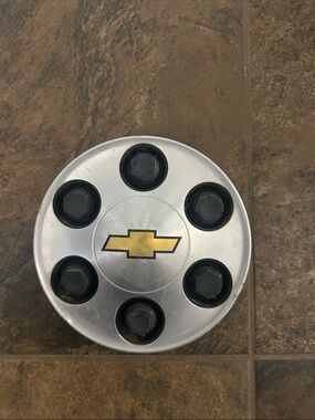 Chevrolet Silver & Gold Center Cap - Replacement Wheel Hub Cover number 9596341
